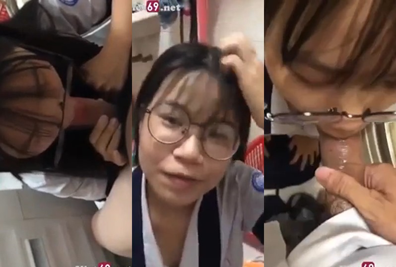 A nearsighted college student secretly sucked a dick in the bathroom at home.