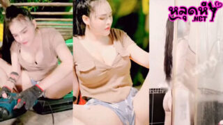 Vídeo pornô da irmã Viyada, trabalhando no OnlyFans, uma garota sexy com um corpo incrível, trabalhando duro, mostrando sua buceta de forma provocante.