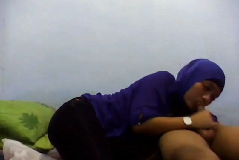 Blowjob Power Tudung Jilbab Ungu