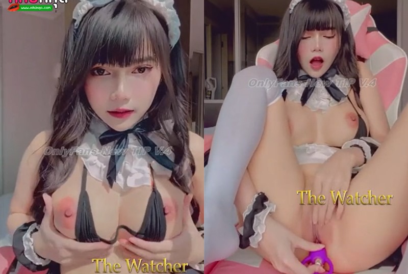 TANGMOININ, the little watermelon, wore a cute maid outfit. She looked extremely lovely and sexy in her outfit.